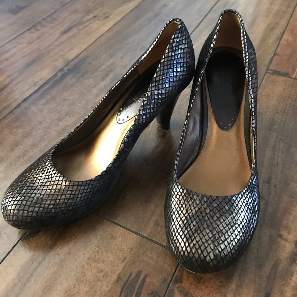 Kenneth Cole Gold heels - size 8.5